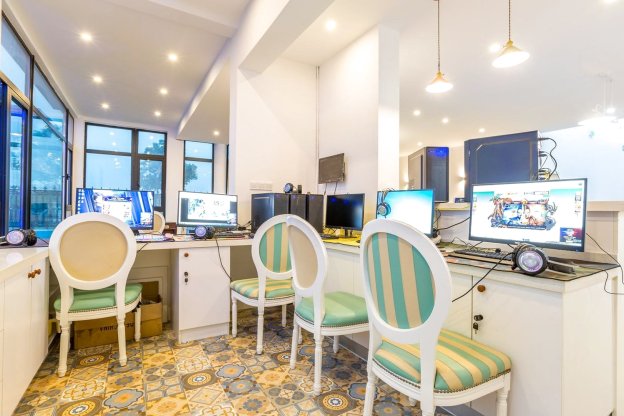 C.hLFgYywRWrTe5q32Ei624