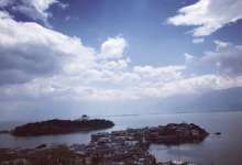 不要低估老年人对洱海的好奇心